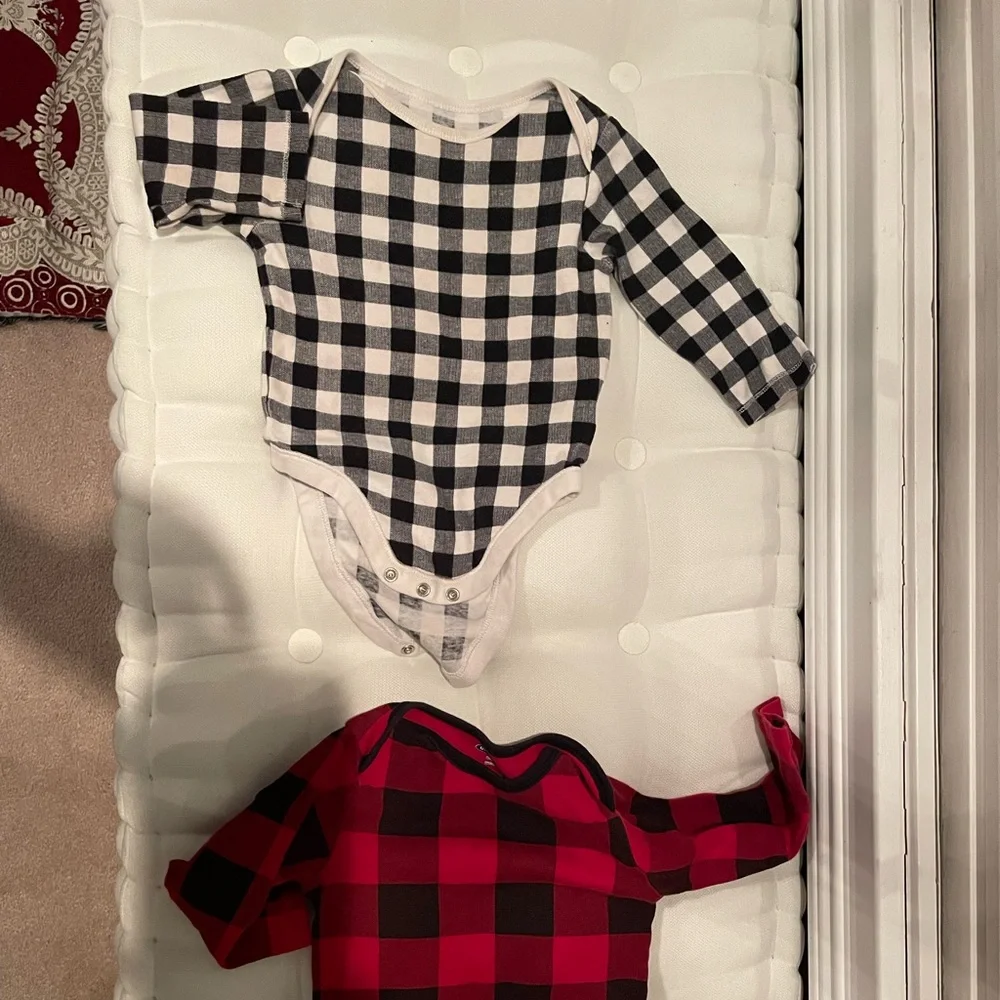 [Old Navy] Red Plaid and Buffalo Check Black and White Long Sleeve Bodysuit Set